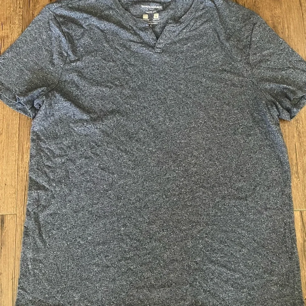 Banana Republic Charcoal Short Sleeve Tee